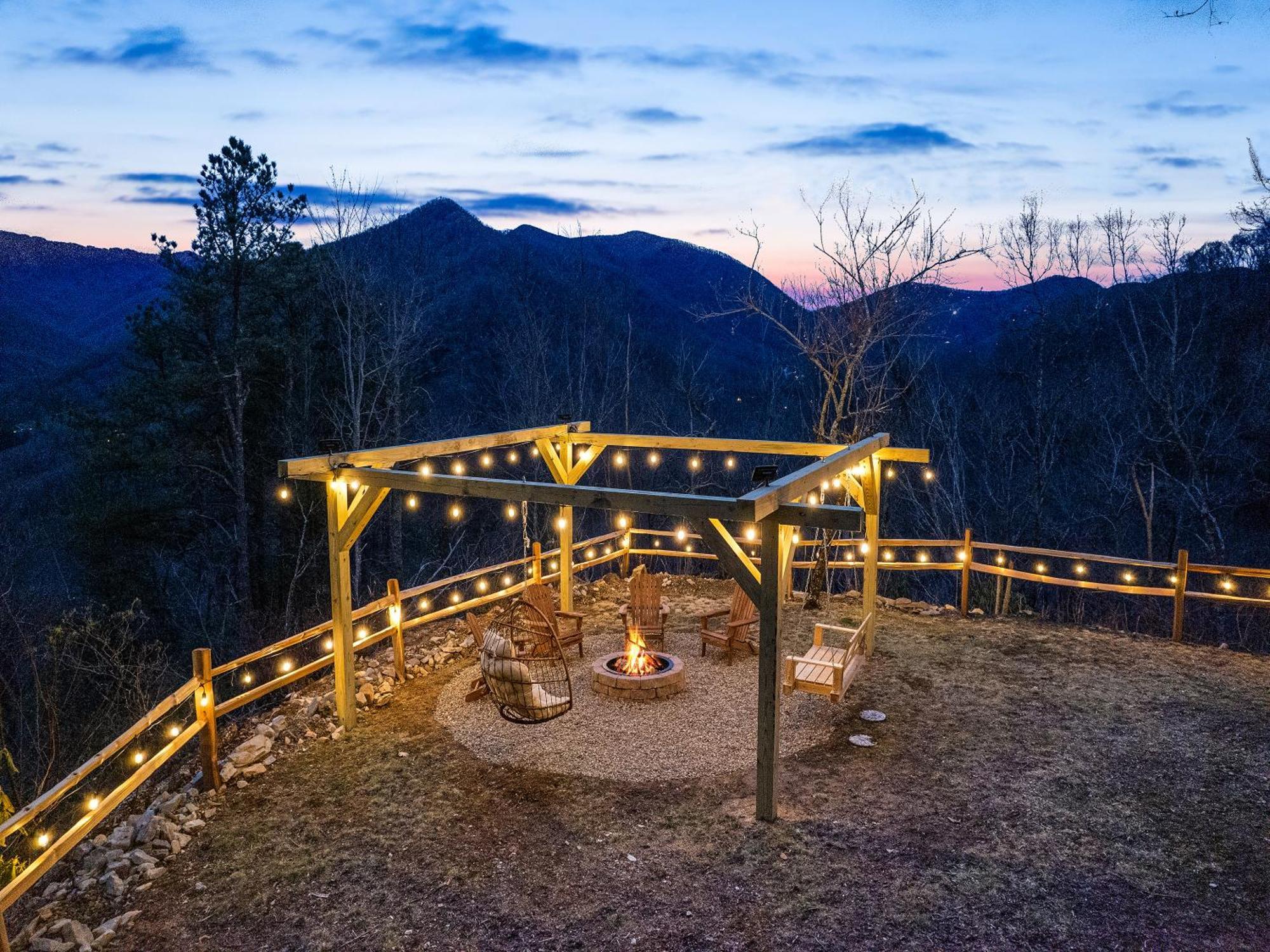 Maggie Valley Cabin With Beautiful Mountain Views, Hottub, Pet Friendly, Gameroom, Fireplace Eksteriør bilde