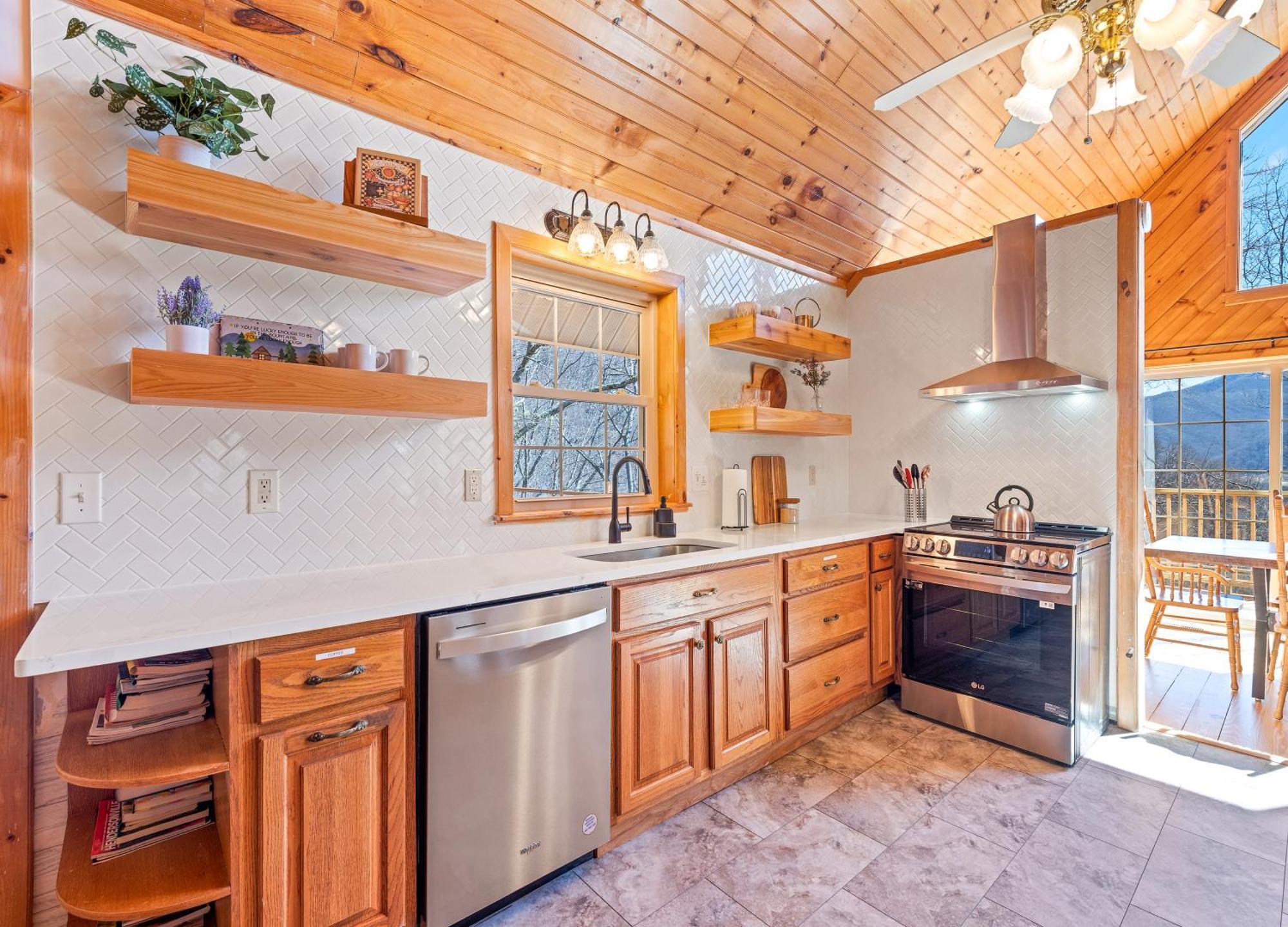Maggie Valley Cabin With Beautiful Mountain Views, Hottub, Pet Friendly, Gameroom, Fireplace Eksteriør bilde
