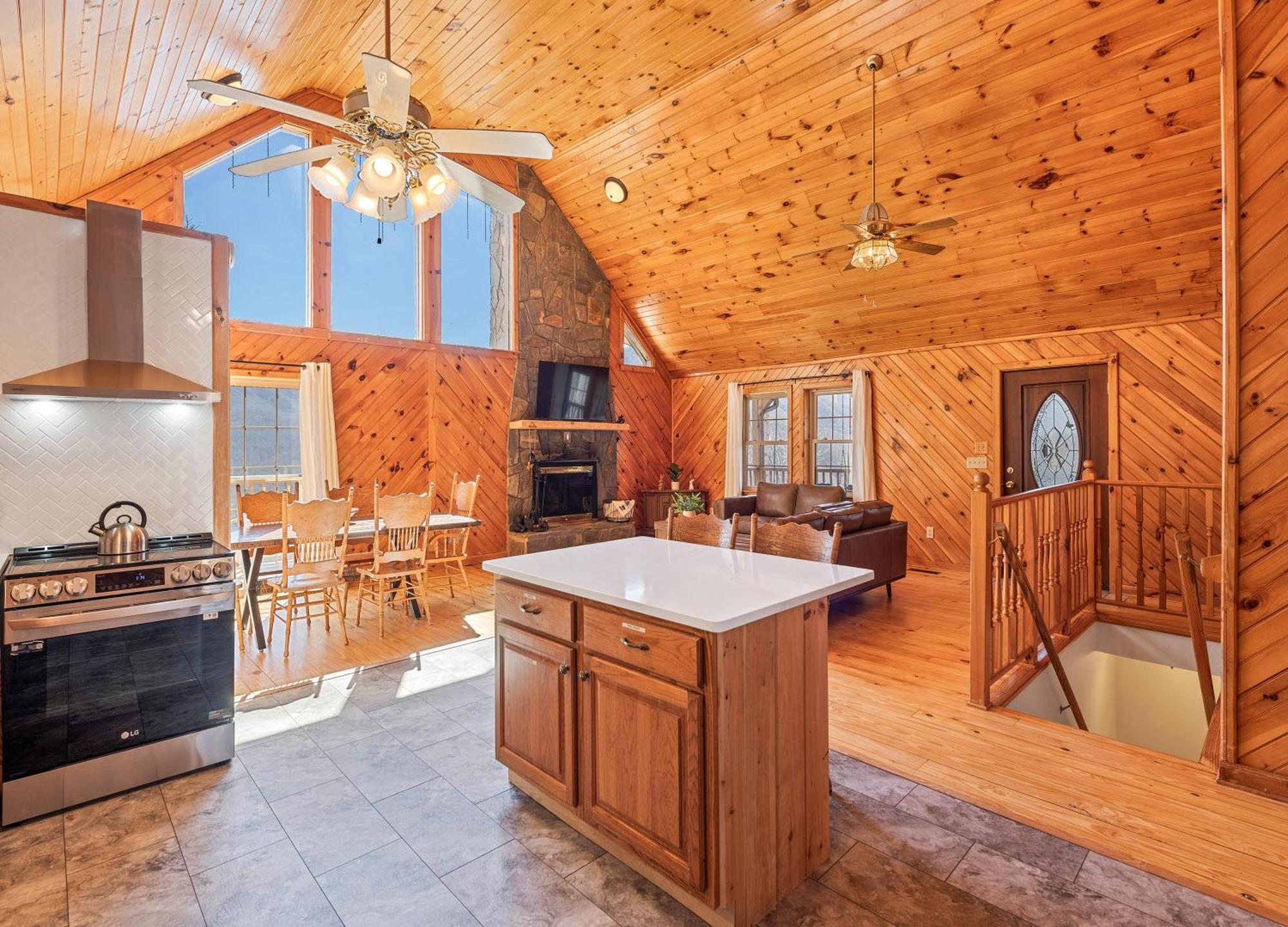 Maggie Valley Cabin With Beautiful Mountain Views, Hottub, Pet Friendly, Gameroom, Fireplace Eksteriør bilde